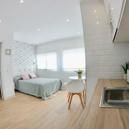 På 25 M² I Centrum Med 1 Og 1 Private Badeværelser * Torremolinos