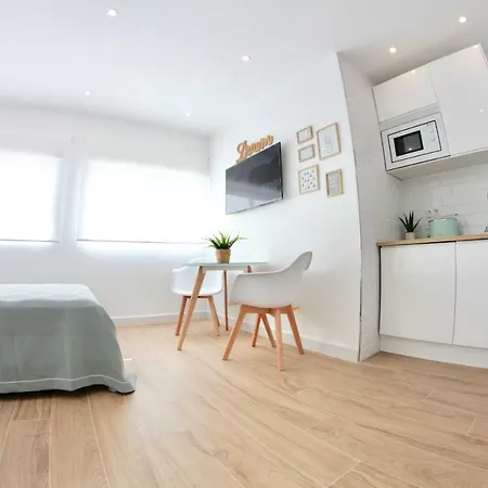 På 25 M² I Centrum Med 1 Og 1 Private Badeværelser * Torremolinos