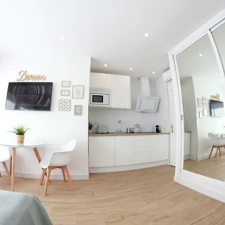 På 25 M² I Centrum Med 1 Og 1 Private Badeværelser *